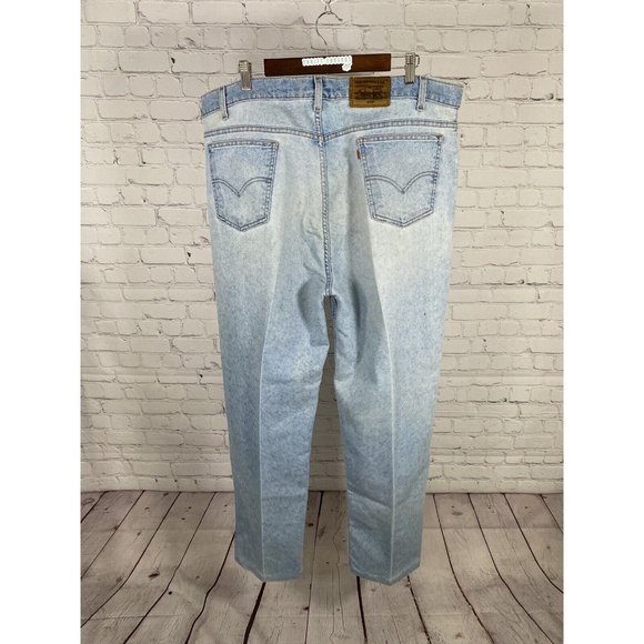 Levi Strauss Relaxed Fit 540 Distressed Wrinkle Free Light Wash Jeans (42x31.5) - Picture 4 of 16